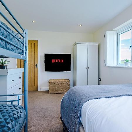 "Woodlands" By Greenstay Serviced Accommodation - Luxury 3 Bed Cottage In North Wales With Stunning Countryside Views & Parking - Close To Glan Clwyd Hospital - The Perfect Choice For Contractors, Business Travellers, Families And Groups Bodelwyddan Eksteriør bilde