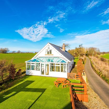 "Woodlands" By Greenstay Serviced Accommodation - Luxury 3 Bed Cottage In North Wales With Stunning Countryside Views & Parking - Close To Glan Clwyd Hospital - The Perfect Choice For Contractors, Business Travellers, Families And Groups Bodelwyddan Eksteriør bilde