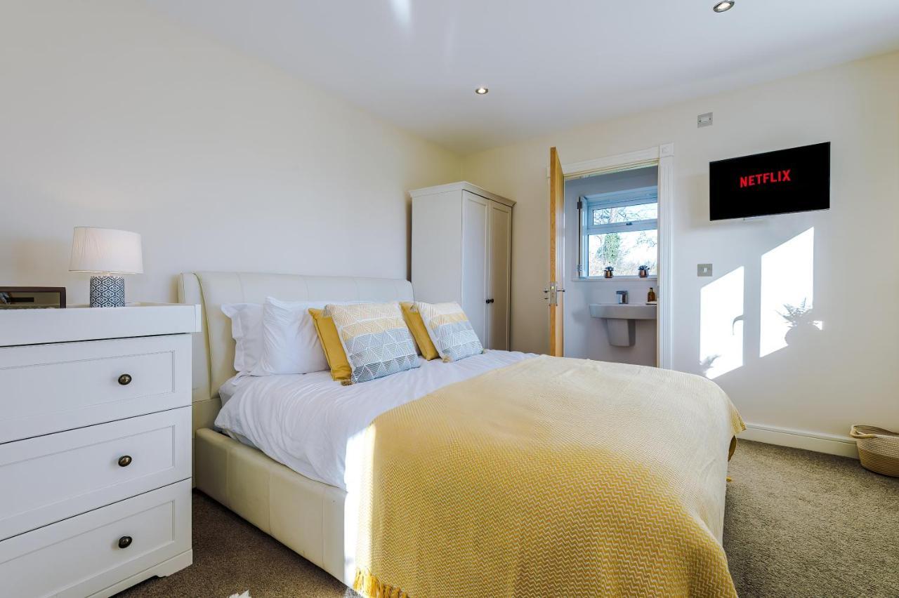 "Woodlands" By Greenstay Serviced Accommodation - Luxury 3 Bed Cottage In North Wales With Stunning Countryside Views & Parking - Close To Glan Clwyd Hospital - The Perfect Choice For Contractors, Business Travellers, Families And Groups Bodelwyddan Eksteriør bilde