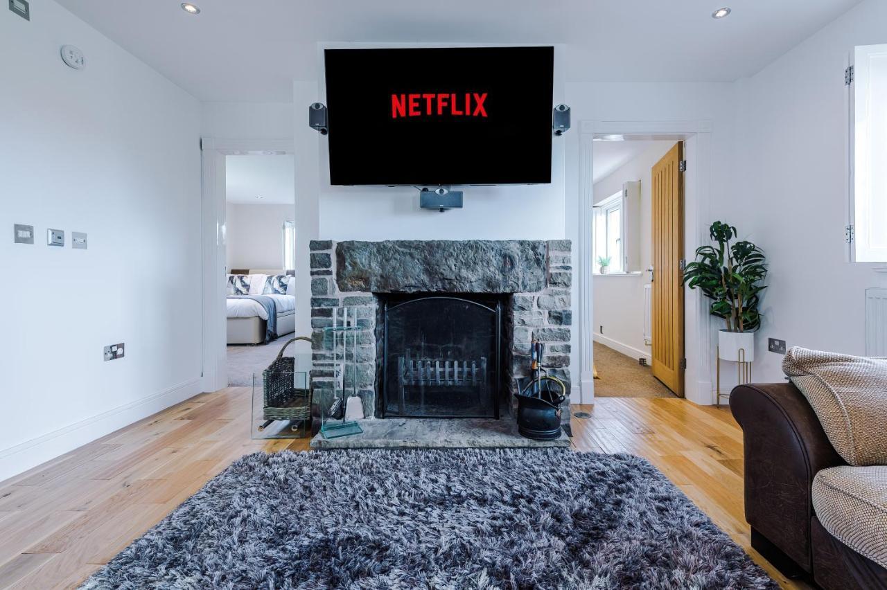"Woodlands" By Greenstay Serviced Accommodation - Luxury 3 Bed Cottage In North Wales With Stunning Countryside Views & Parking - Close To Glan Clwyd Hospital - The Perfect Choice For Contractors, Business Travellers, Families And Groups Bodelwyddan Eksteriør bilde